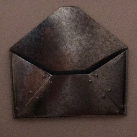 Silver envelope wall decor - Picture 2 of 3